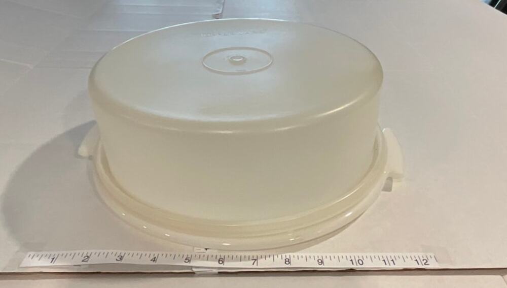 Tupperware Pie Holder